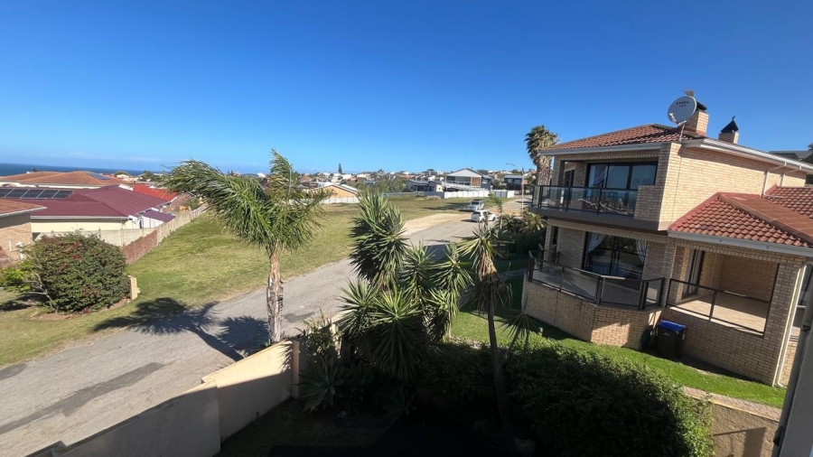 5 Bedroom Property for Sale in Wavecrest Eastern Cape